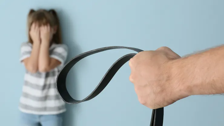 大人怎麼會瘋狂地以為:想讓孩子表現得更好,我們必須先讓他們感覺很糟?