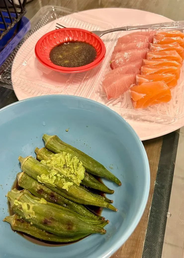 圖05 順路買了生魚片大餐回民宿，預計作為工作後的晚餐