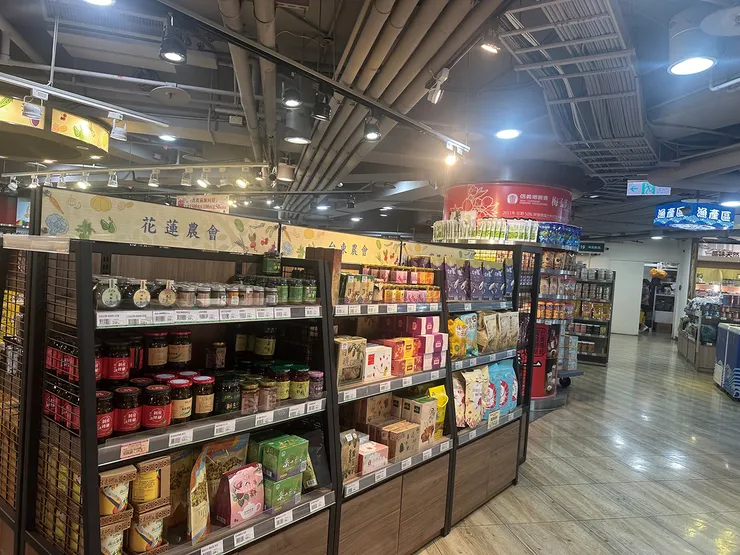 ▲板橋區農會貼心為各家農會設置專屬櫃位。