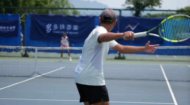 U14冠軍選手廖正銓及亞軍選手吳攸娜，中央球場出賽中。圖/breakpoint open提供