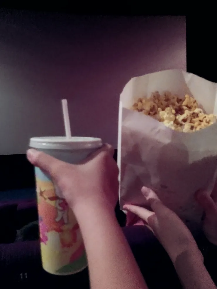 我的檸檬紅茶&3人買的爆米花