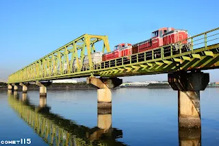 上行碳酸鈣列車通過衣浦鐵橋