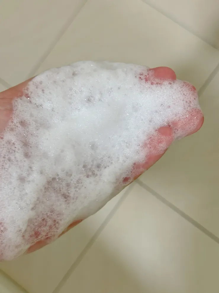 辣木籽香味，使用沐浴球產生的泡泡