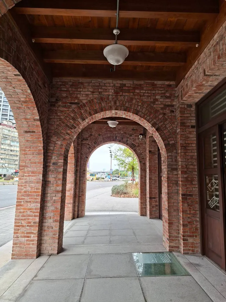 三井倉庫外部廊道,古色古香~