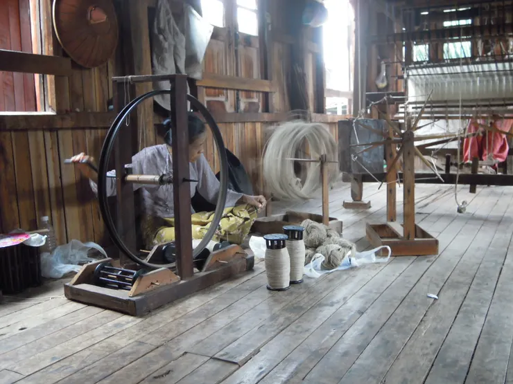 我想起了睡美人裡的紡織機(不要亂摸紡錘!)