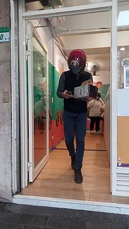 [台北美食]與眾不同、價格實惠的甜甜圈，華甜甜圈甜點店顛覆市