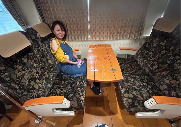 包廂席，我很喜歡椅子的顏色