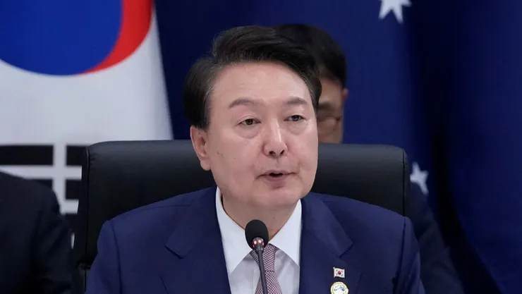  南韓總統尹錫悅於3日晚間突然宣布實施戒嚴令，這是自光州事件以來，40多年來首次採取此類緊急措施。