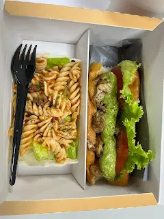 這樣說來，與其研究成功案例，倒不如去研究失敗案例，看看主力是如何出手來割韭菜的？另一種思考角度，就是化被動為主動。當然，有人會講說主動就是要預測，然後預測會失敗，所以沒啥用。那麼，為何要去預測？為何要去寫幾個版本的劇本呢？目的是為了先去佈局。想想看，如果只是被動的球來就打，就有可能會陷入被動挨打狀態，被壓的死死的。