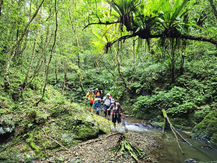 部分水位較深的地區，可由岸邊繞過。