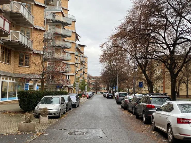 ▲11月走在蕭瑟的街道與共產主義風格的住宅區裡，空氣特別泌涼。