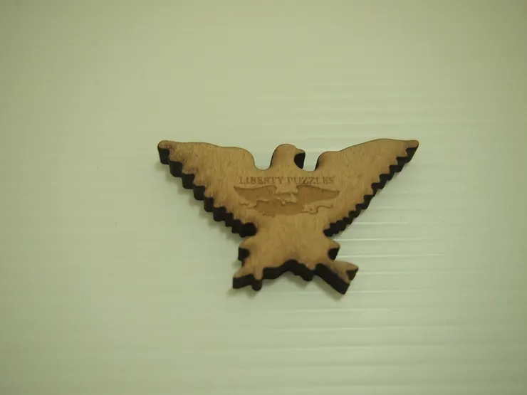 這個品牌的每一幅都會有這個拼片，其他特殊拼片會依不同圖面主題而有些許不同。