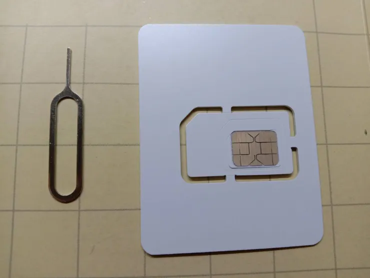 貼心的附有取卡針