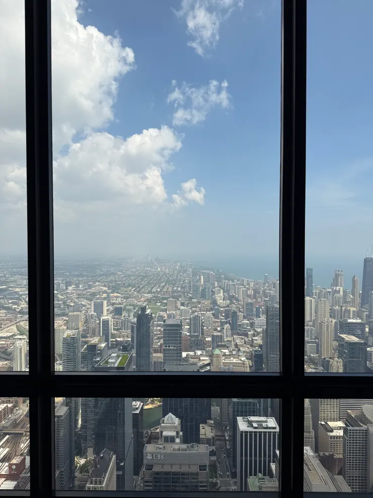 接著就是搭電梯到103F遠眺芝加哥市景！