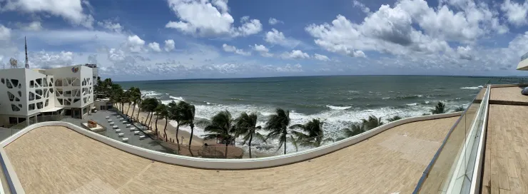 大大的陽台外面的全景