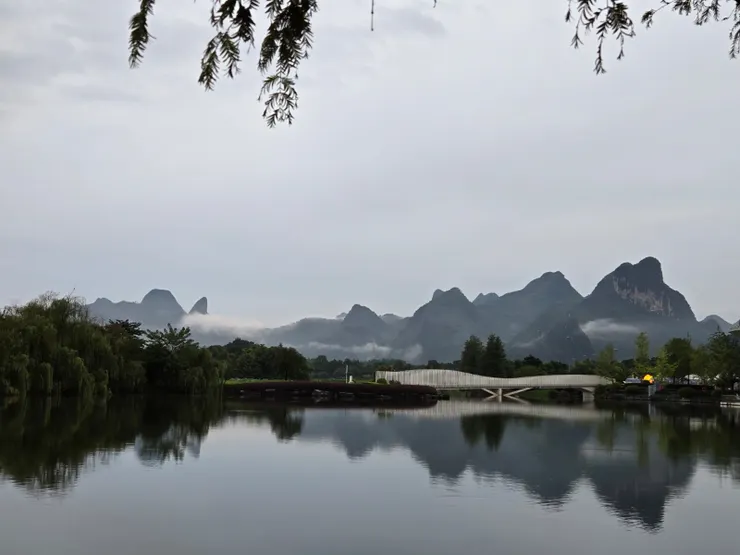 還沒進桂海晴嵐園區，門口的景色就已經讓人心動不已！