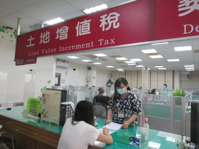 中市稅務局全國首創換屋主動退增值稅；圖非新聞稿內當事人。圖／台中稅務局提供