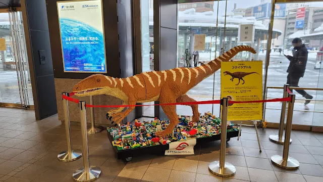 福井龍的樂高雕像