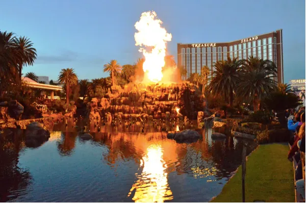 Mirage火山爆發秀（照片來源：Hotel.com）