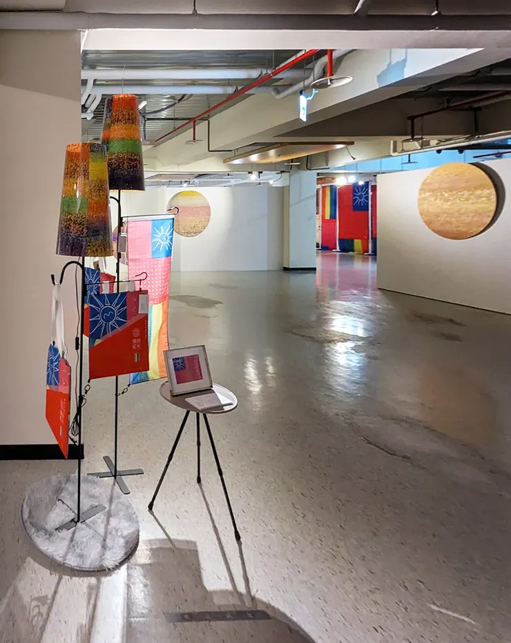 TW｜愛與和平【積吶虹光 LEF 環保購物袋】，2023年。