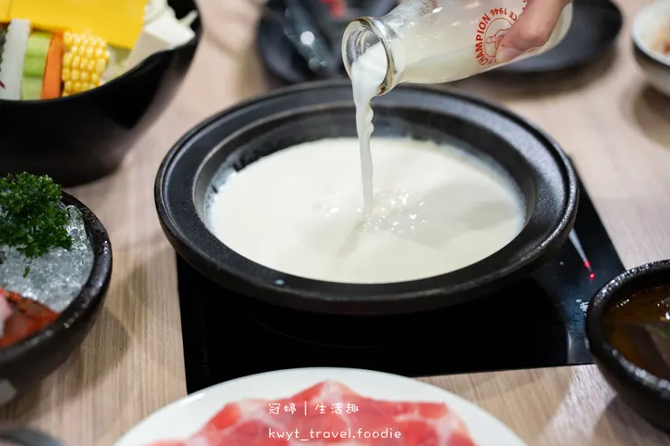 [台南親子友善餐廳]敝姓鍋台南海安店，龍蝦海陸套餐、過年限定內用年菜超澎湃，台南過年聚餐推薦，附最新菜單