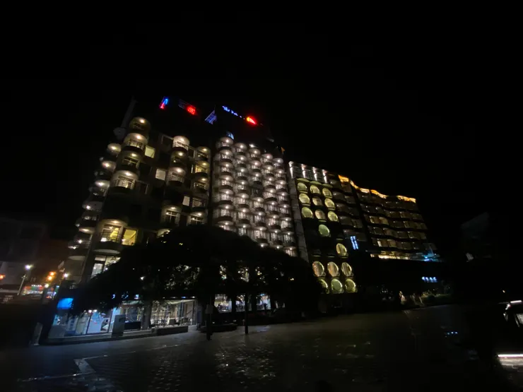 水社碼頭旁的飯店