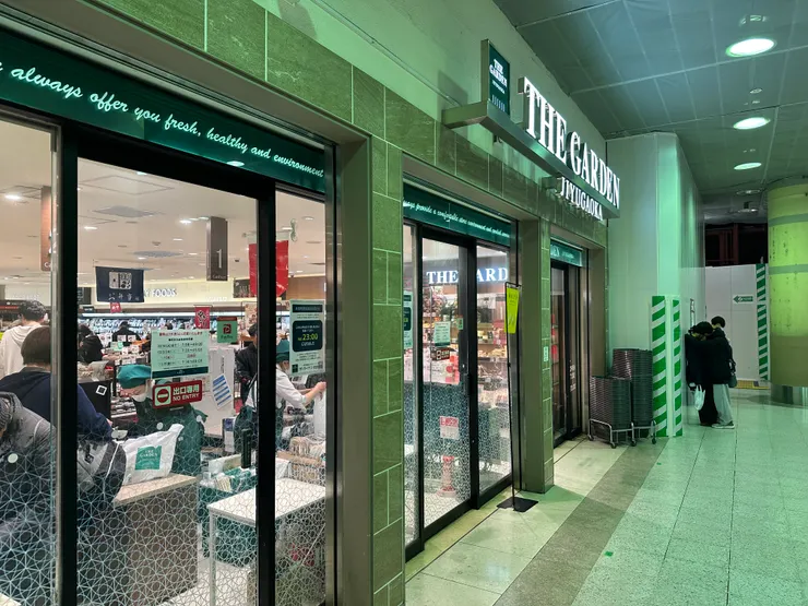 每次要離開東京時，在上野車站都會來這間超市買便當