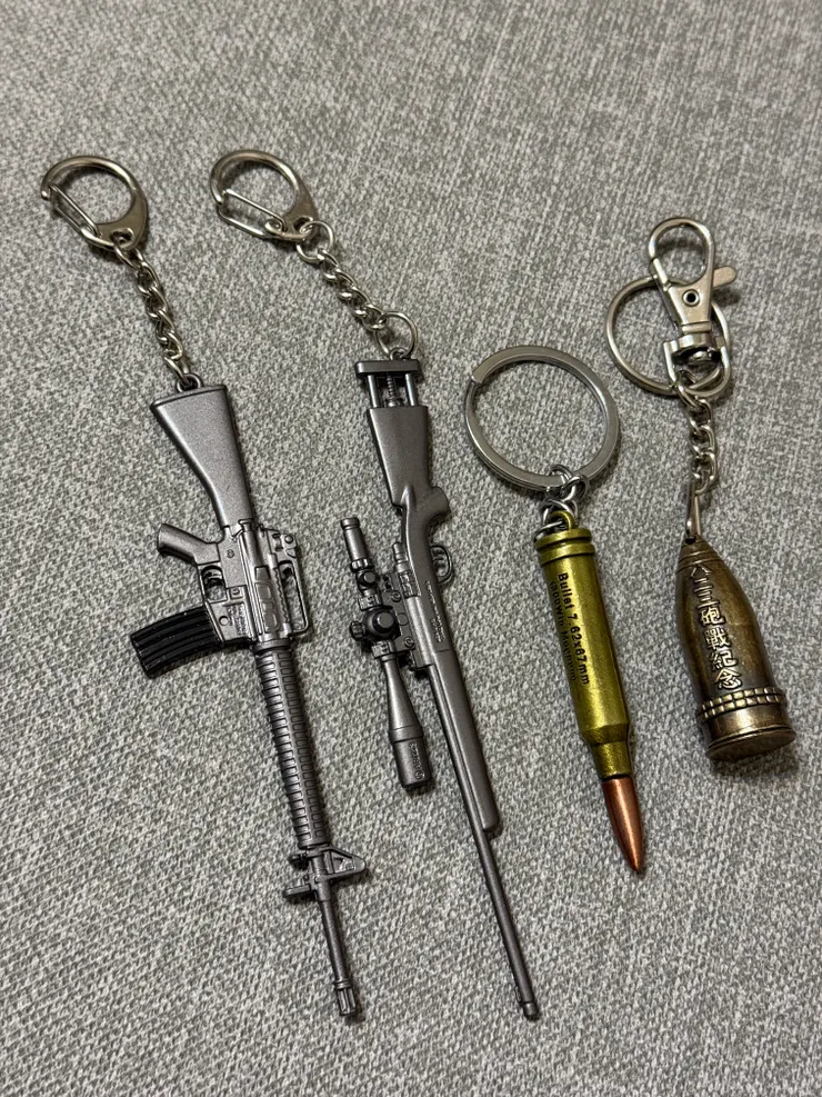 到金門旅遊，當然要應景一下，帶一些槍砲當伴手禮。