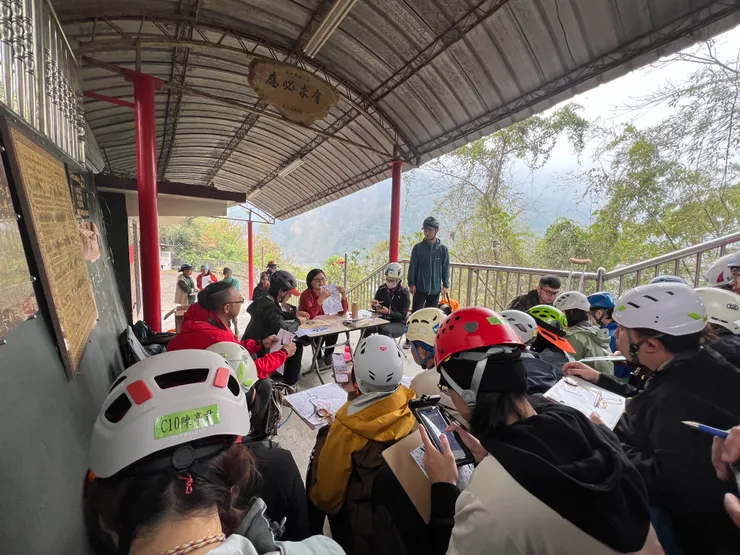 永興村上課一景