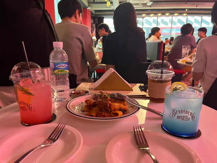 我們點了筆管義大利麵跟各一杯氣泡果汁