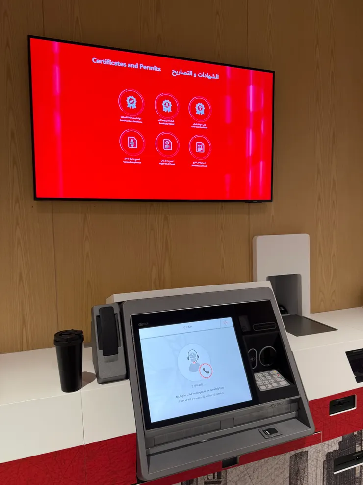 報完案後會請你在螢幕上對文件簽名，但很可惜沒有什麼英文版本，只能在阿拉伯文文件上畫押…也只能相信警方了