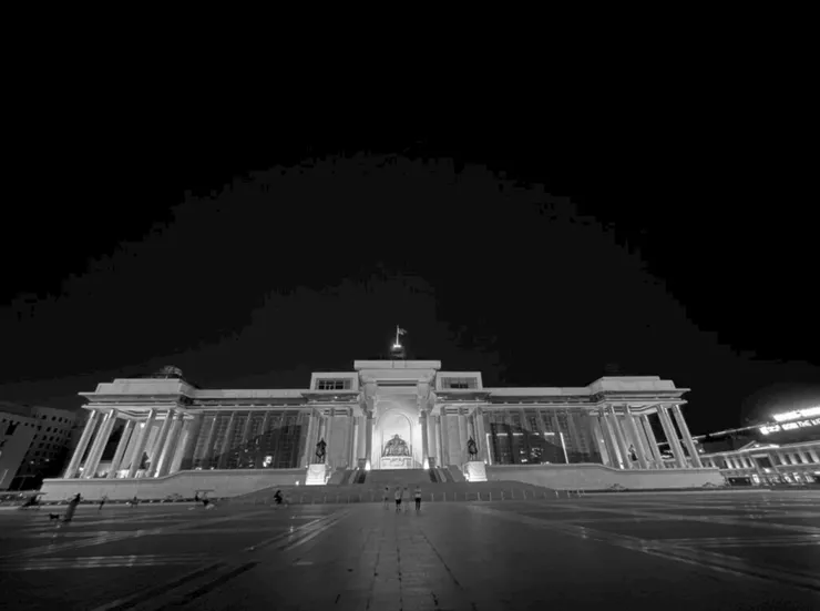 蘇赫巴托廣場與成吉思汗，今日蒙古尋找認同的錯綜縮影