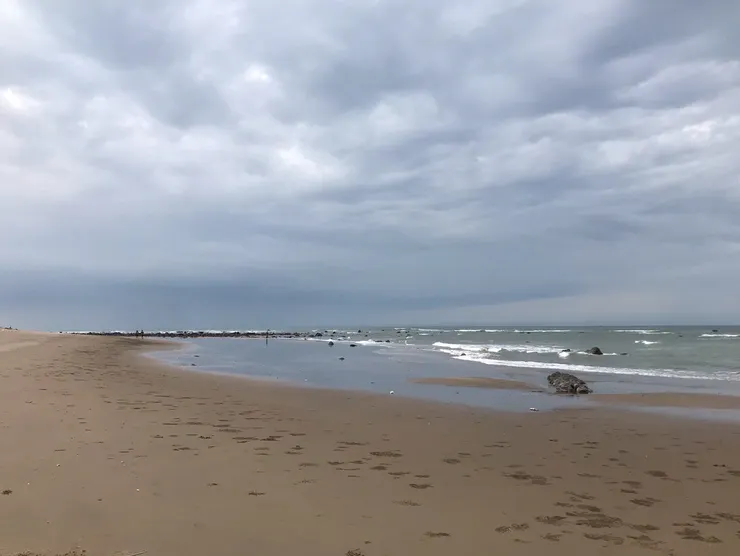 漁人碼頭方向是要往左手邊沿著海岸走