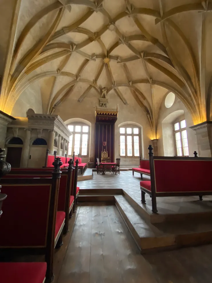 終於不是空蕩蕩的房間，但佈置還是相對簡單