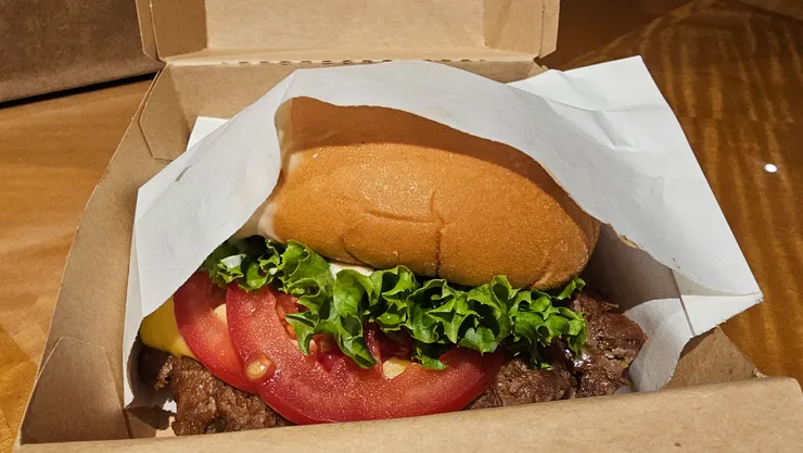 招牌芝士牛肉漢堡真的超好吃!世界最好吃漢堡實至名歸!