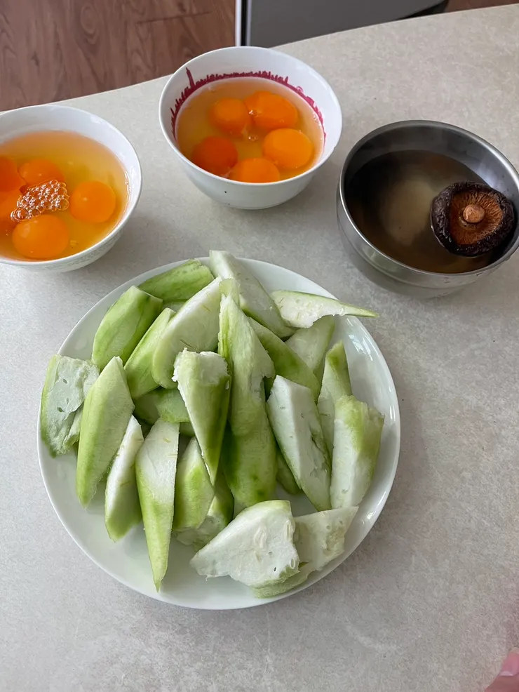 備料如上，蛋大概用了4顆…