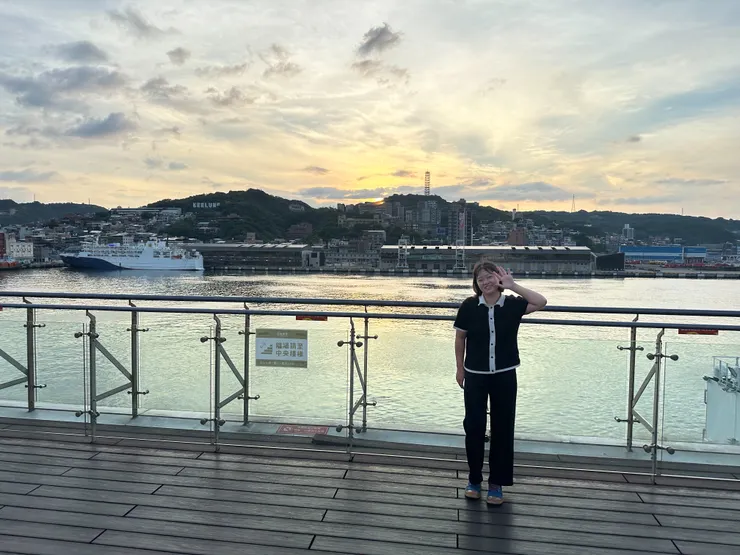 在基隆港口的網美照