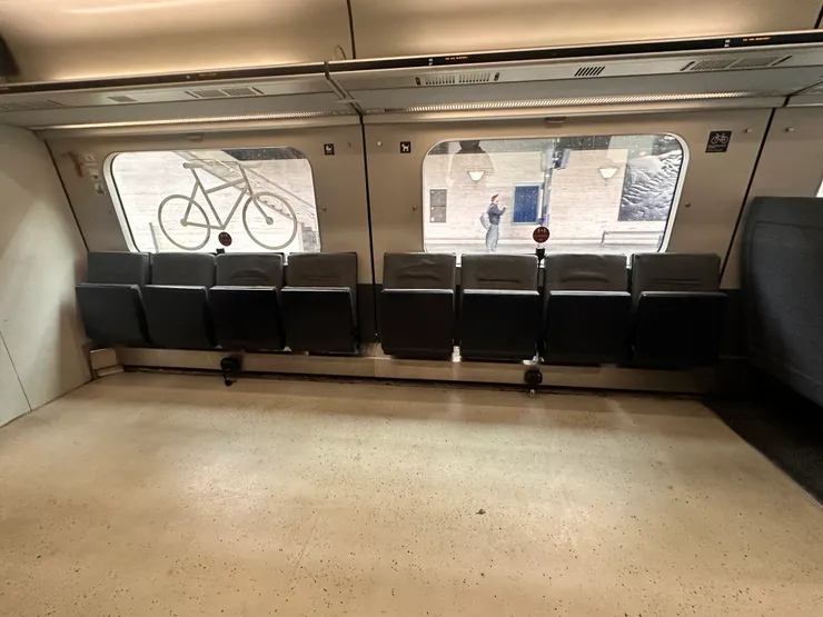 家庭艙有大空間放娃娃車、腳踏車和大行李