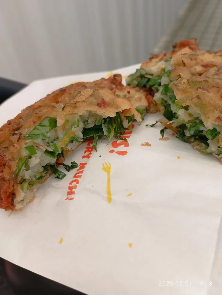 騎經內埔鄉首見“蝦公板”小店，原味20,加蝦30；迅疾買慰童年渴憶！