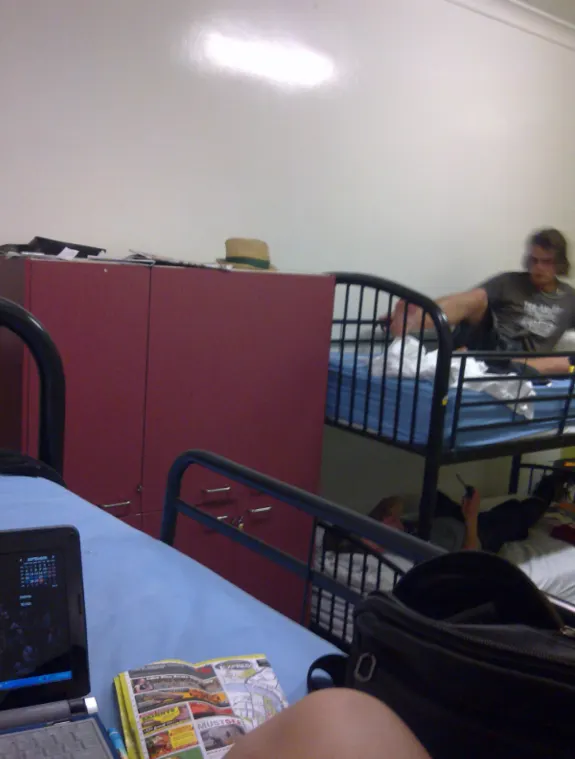 六人房,基本上就是男生宿舍!