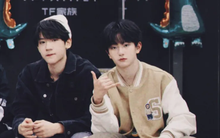 嚶嚶 找不到他們小時候那張照片 順順戴黃色帽子 恩仔閉眼睛 那張真的好可愛