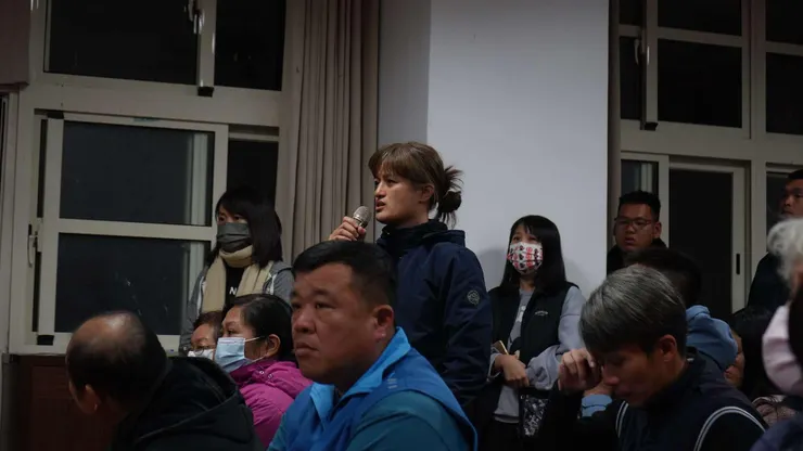 一名講述她選擇讓孩子就讀民靖國小的原因，並闡述她在這個事件當中的感受。