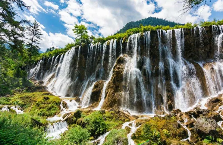 珍珠海灘瀑布 ©Benedikt Juerges/Shutterstock.com