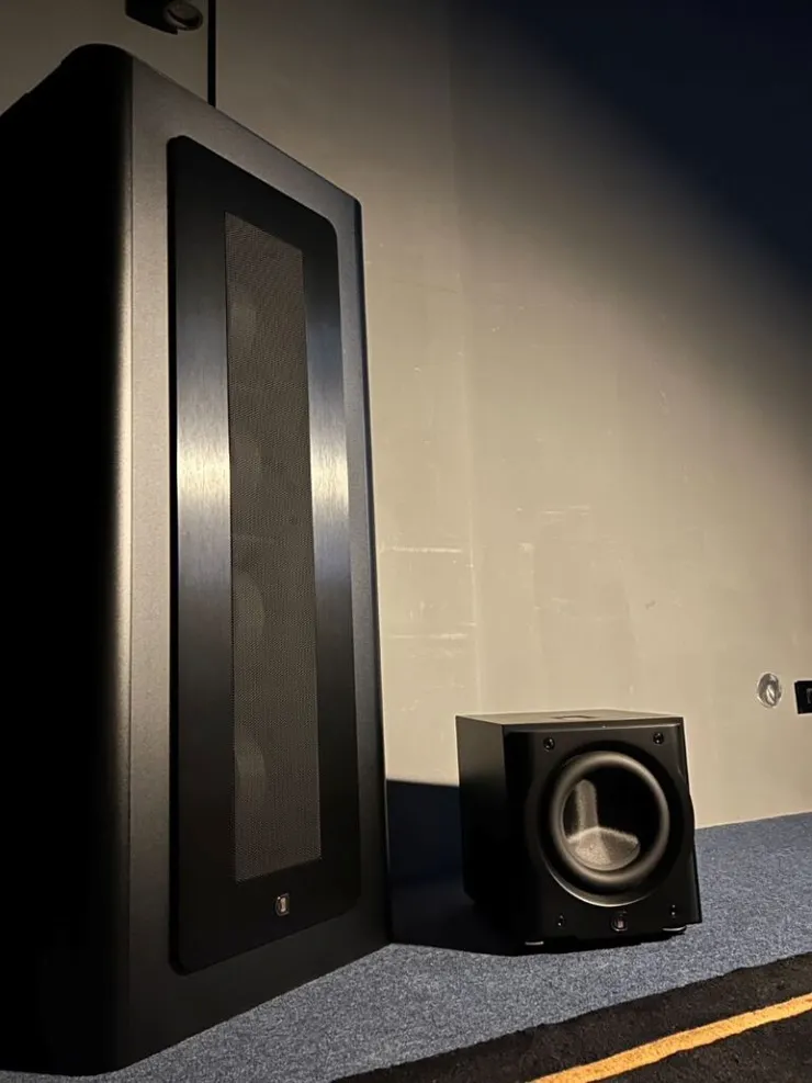 ▲愷銳音響所代理的PERLISTEN近期推出頂級旗艦「D8is」，可謂超低音界的變形金剛，集落地、壁掛以及嵌入三種型態於一身。