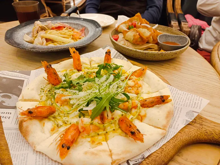 海鮮百寶袋、青醬鮮蝦披薩