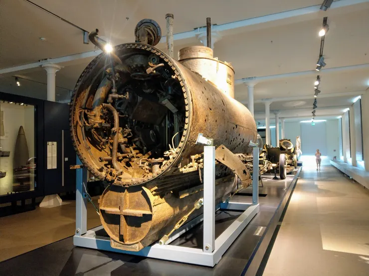 感覺只能容納一個人的潛水艇