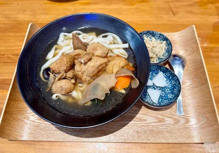 麻油猴頭菇麵(不辣,換刀削麵)   260元+20