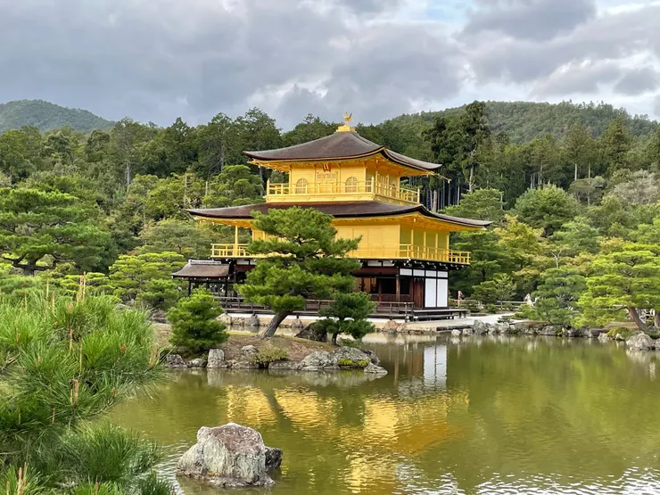 金碧輝煌、壯麗奪目的金閣寺