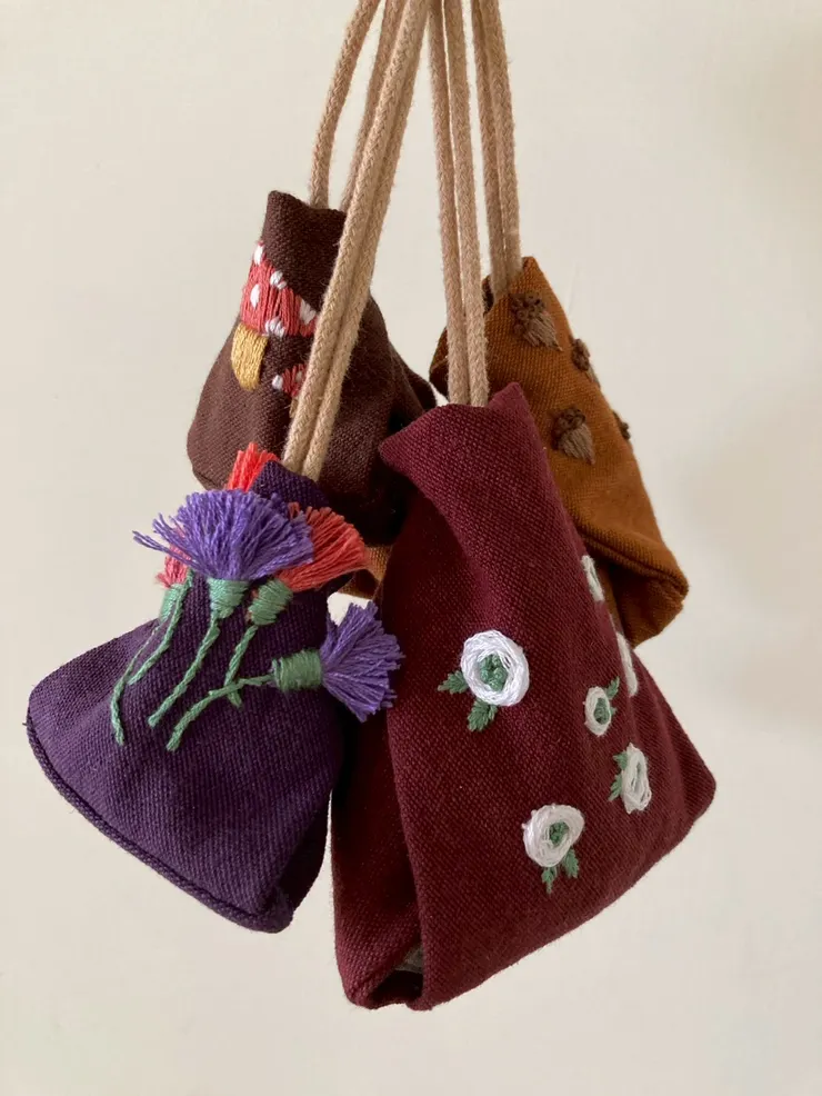 一口氣做了四種不同尺寸的花草香氛袋！很有成就感！