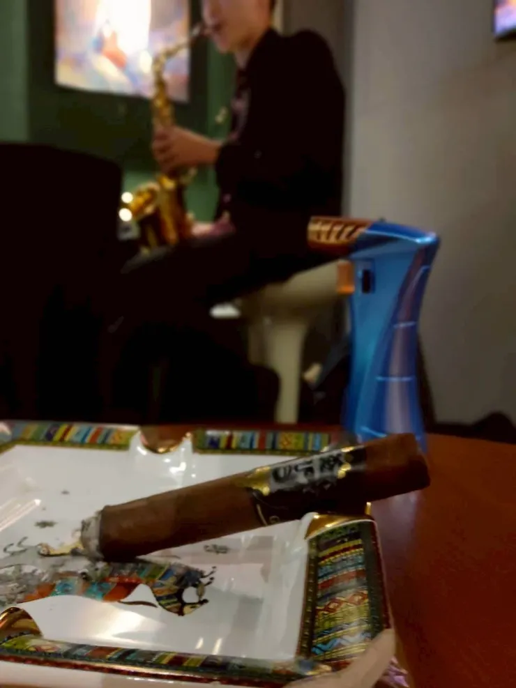 漫霧與音樂之約:一場在銀河會所的夜晚